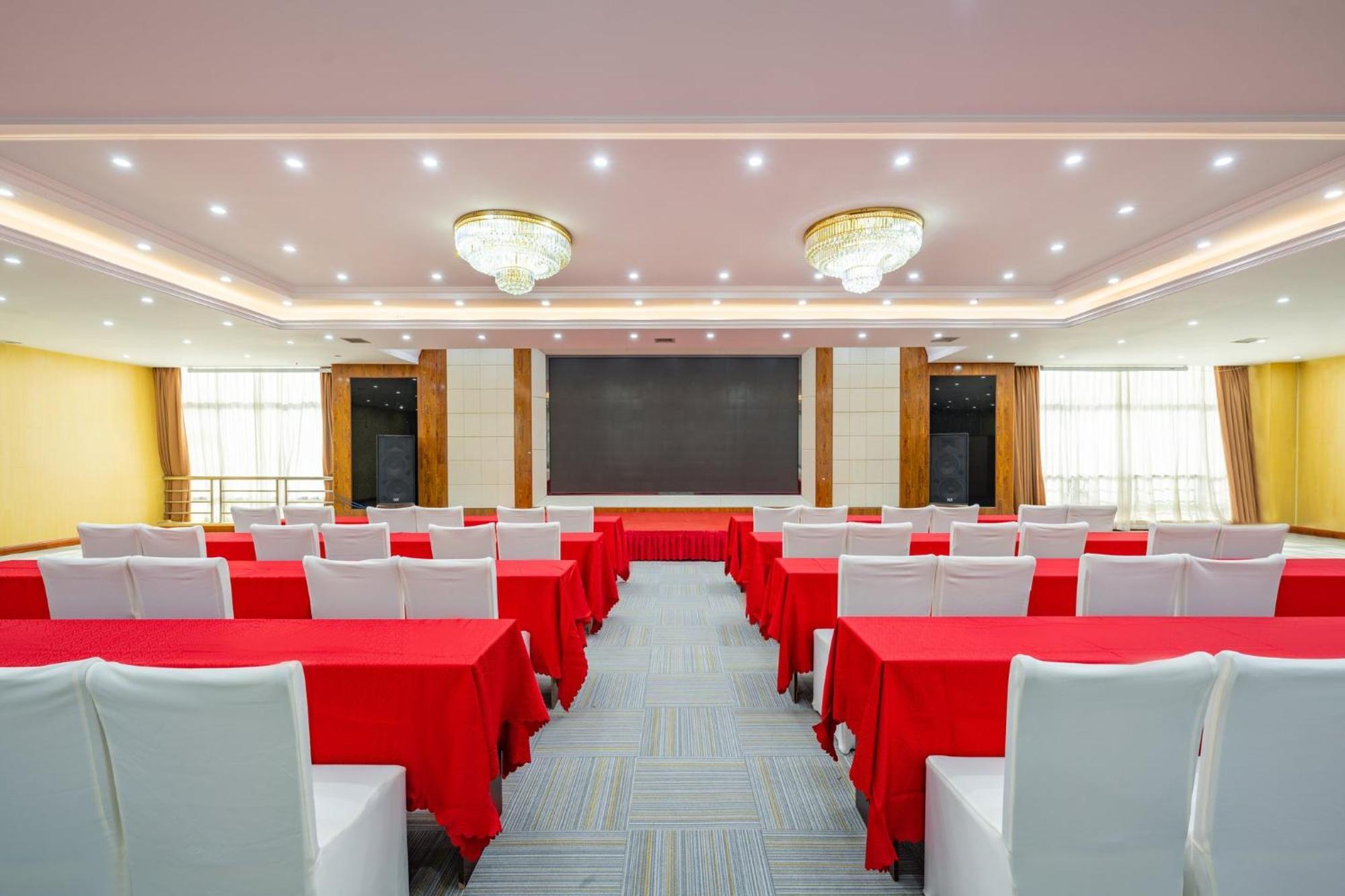 Holiday Inn Express Chengdu Tianfu Square By Ihg - Chunxi Road And Kuanzhai Alley מראה חיצוני תמונה